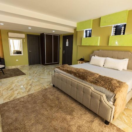 Basha Hotel & Restaurant ซานเปโดร ซูลา ภายนอก รูปภาพ