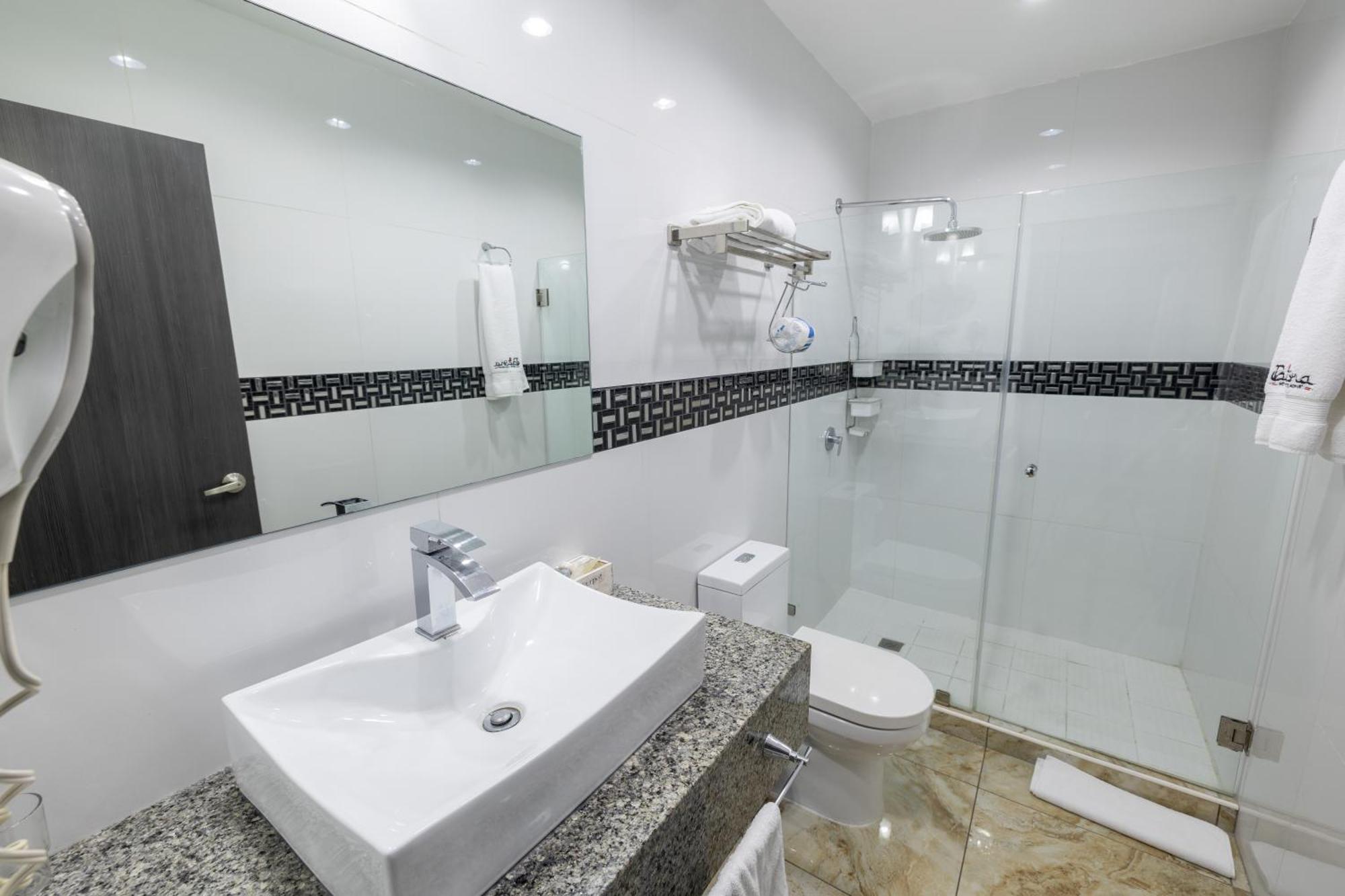 Basha Hotel & Restaurant ซานเปโดร ซูลา ภายนอก รูปภาพ
